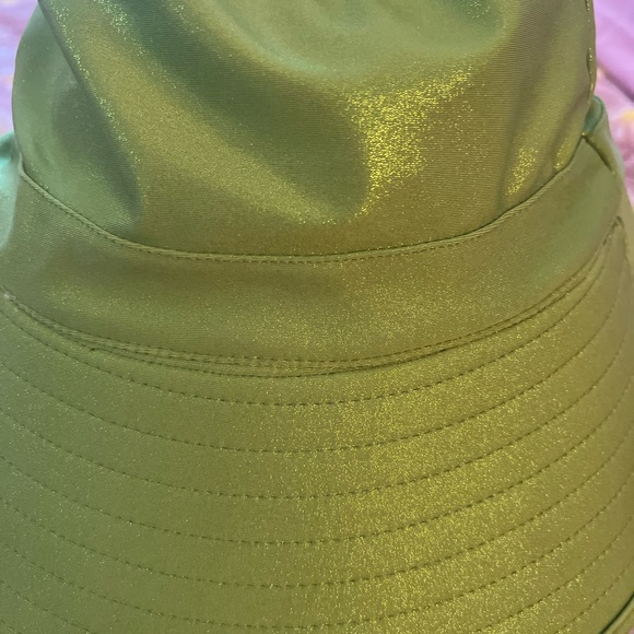 NWT Urban Outfitters Sparkly Metallic Reversible Shimmer m Green Bucket Hat New - Picture 5 of 5